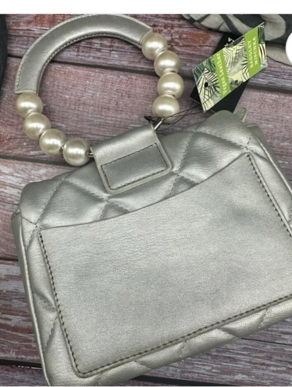 NWT Badgley Mischka Elegant Silver Quilted Handbag with Crossbody Strap. - Picture 3 of 4
